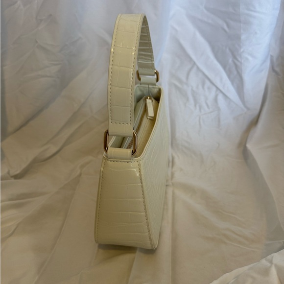 Abercrombie & Fitch Croc-Embossed Shoulder Bag in Cream - Picture 2 of 5